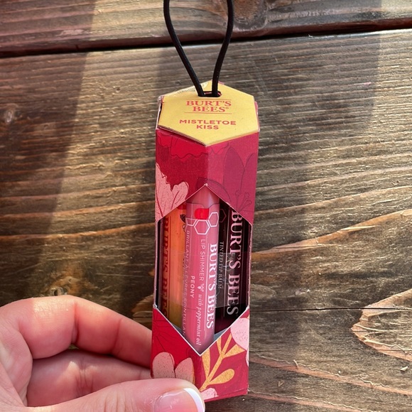 Burt’s Bees lip balm gift sets - Picture 4 of 5